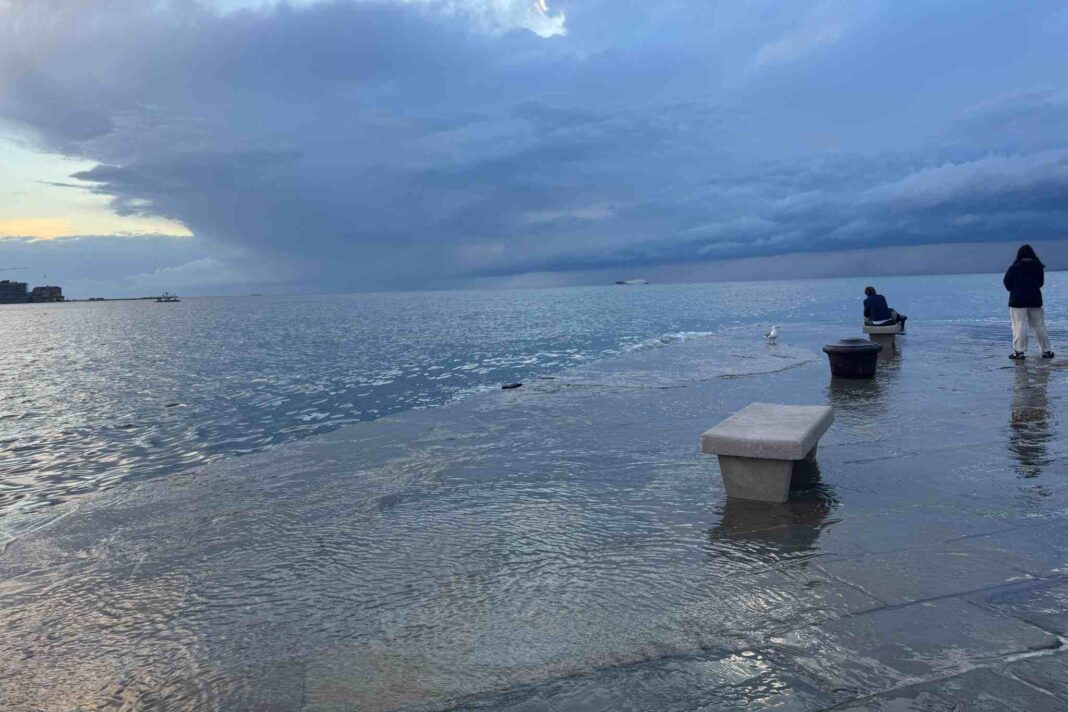 maltempo Fvg, allerta meteo, temporali Trieste, Scirocco, vento forte, marea Grado, Protezione civile Fvg