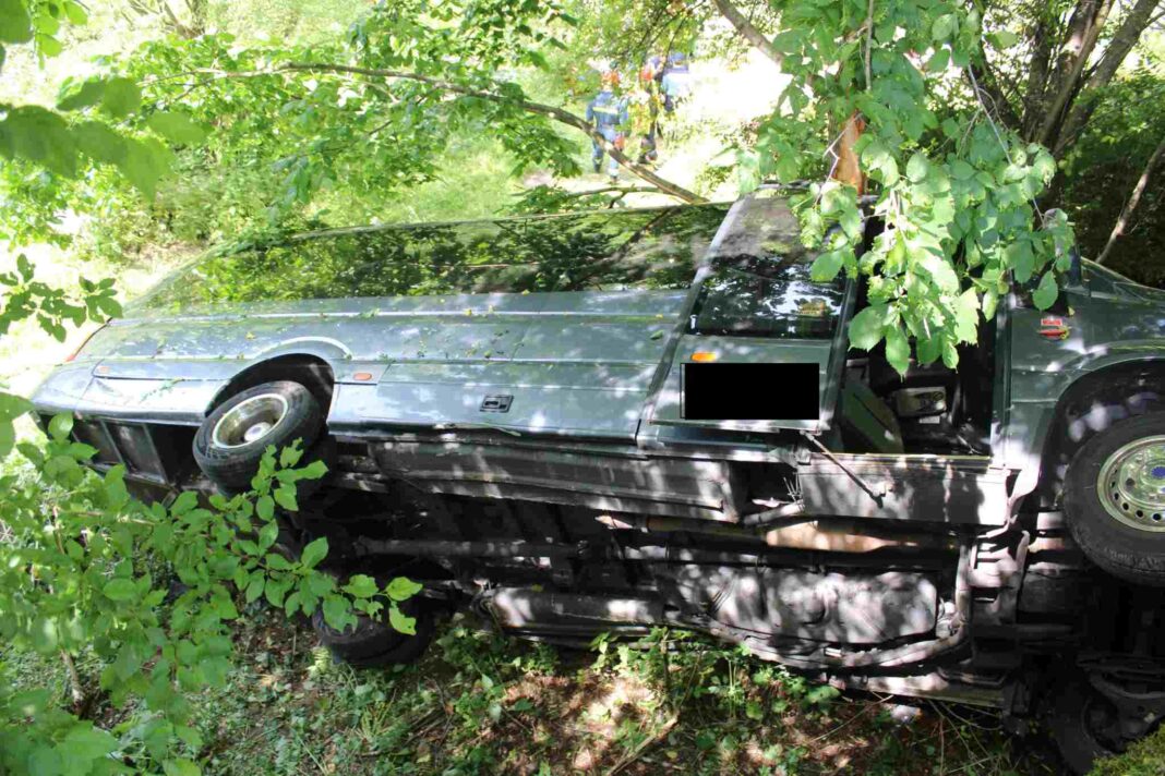 incidente stradale, Predjama, Slovenia, minibus ribaltato, turisti turchi, Capodistria, feriti gravi
