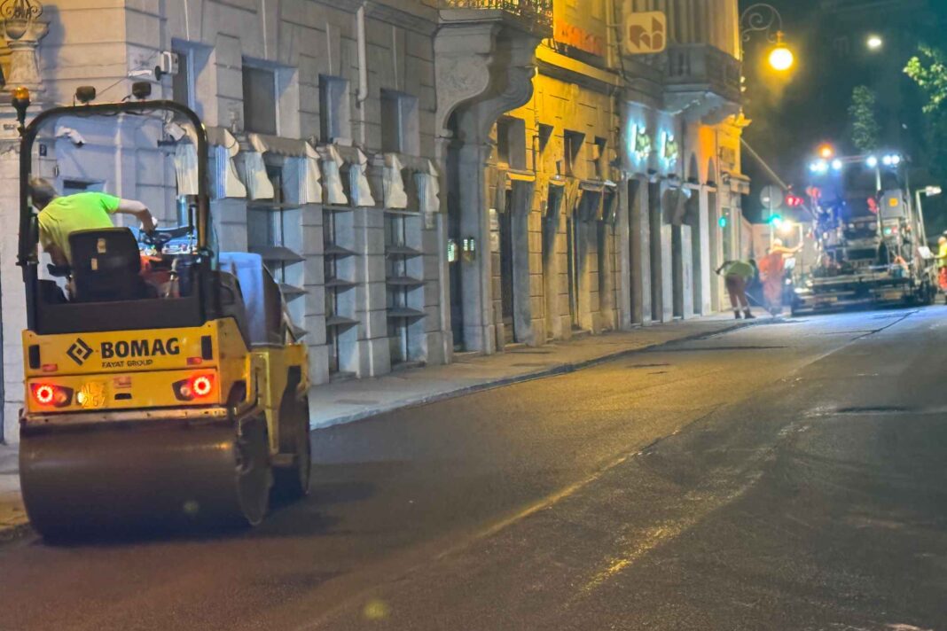 Trieste, lavori stradali, asfaltatura notturna, viabilità, centro città, manutenzione stradale, sicurezza stradale