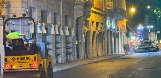 Trieste, lavori stradali, asfaltatura notturna, viabilità, centro città, manutenzione stradale, sicurezza stradale