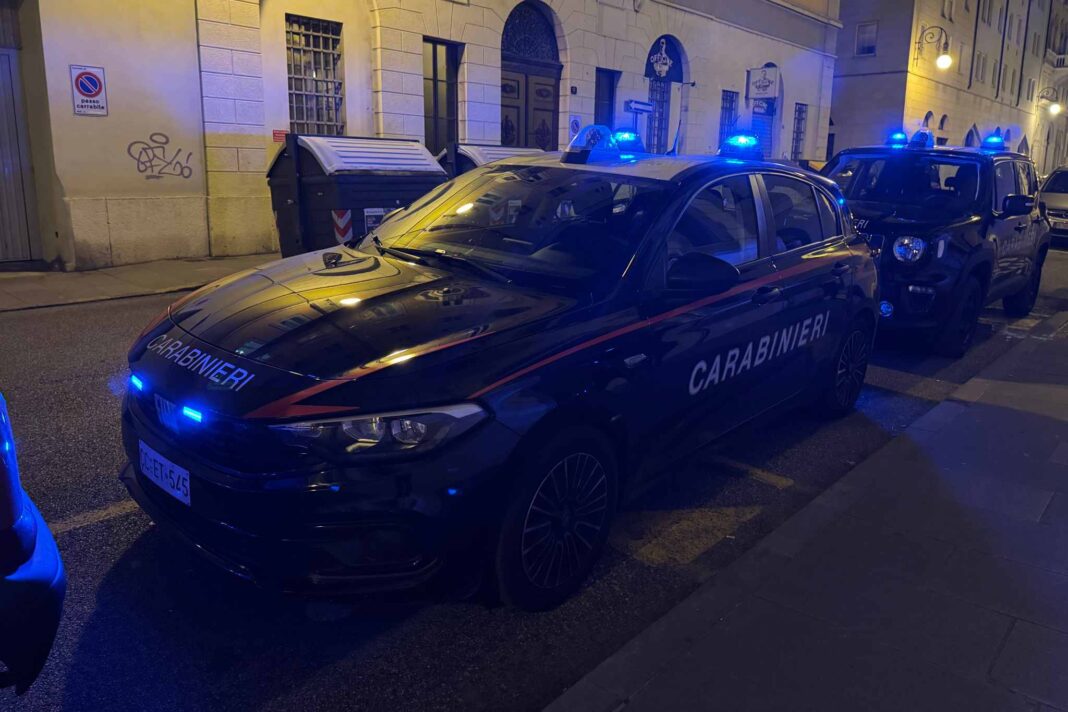 maxi rissa Trieste, via Lazzaretto Vecchio, piazza Venezia, movida Trieste, carabinieri Trieste, polizia di Stato, cronaca Trieste