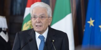 Sergio Mattarella tiene un discorso