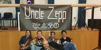 band uncle zepp in posa sotto al palco