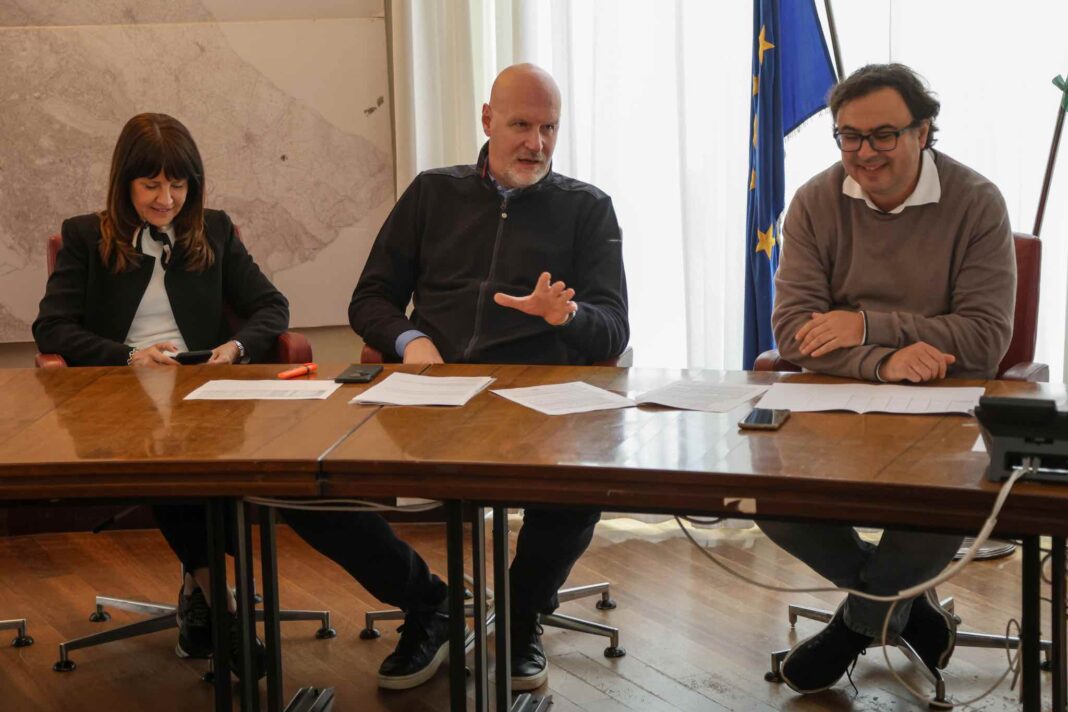 Conferenza stampa sulla Tari nella Sala Giunta del Municipio
