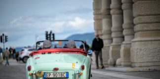 Auto d'epoca in centro a Trieste nel weekend