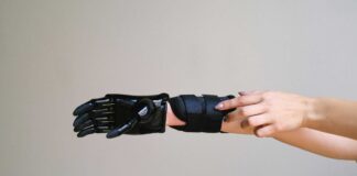 ReHand, il futuro delle protesi passa da Trieste: al via il nuovo studio clinico Immagine di protesi alla mano, progetto ReHand