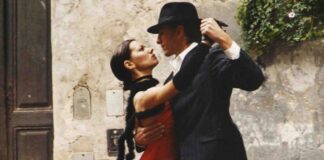 Coppia di ballerini che balla il tango
