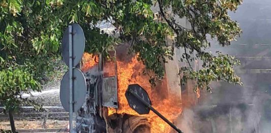 Fernetti, camion avvolto dalle fiamme: cause dell'incendio da accertare