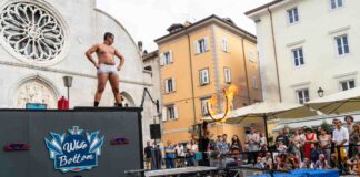 Muja Buskers Festival, dieci anni di spettacoli: Muggia si prepara a cinque giorni di circo e teatro di strada Muja Buskers Festival, Muggia, circo contemporaneo, teatro di strada, eventi luglio 2026, spettacoli dal vivo, Trieste