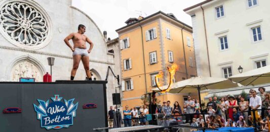 Muja Buskers Festival, Muggia, circo contemporaneo, teatro di strada, eventi luglio 2026, spettacoli dal vivo, Trieste