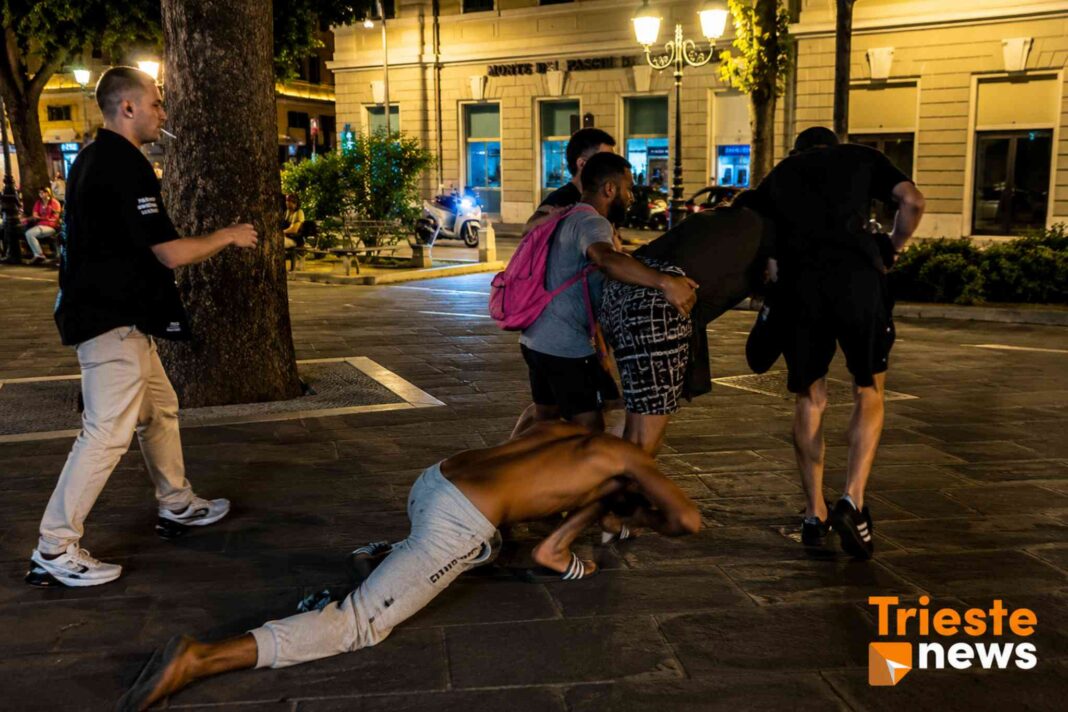 rissa, piazza Garibaldi, Trieste, sicurezza urbana, degrado urbano, forze dell'ordine, cronaca locale