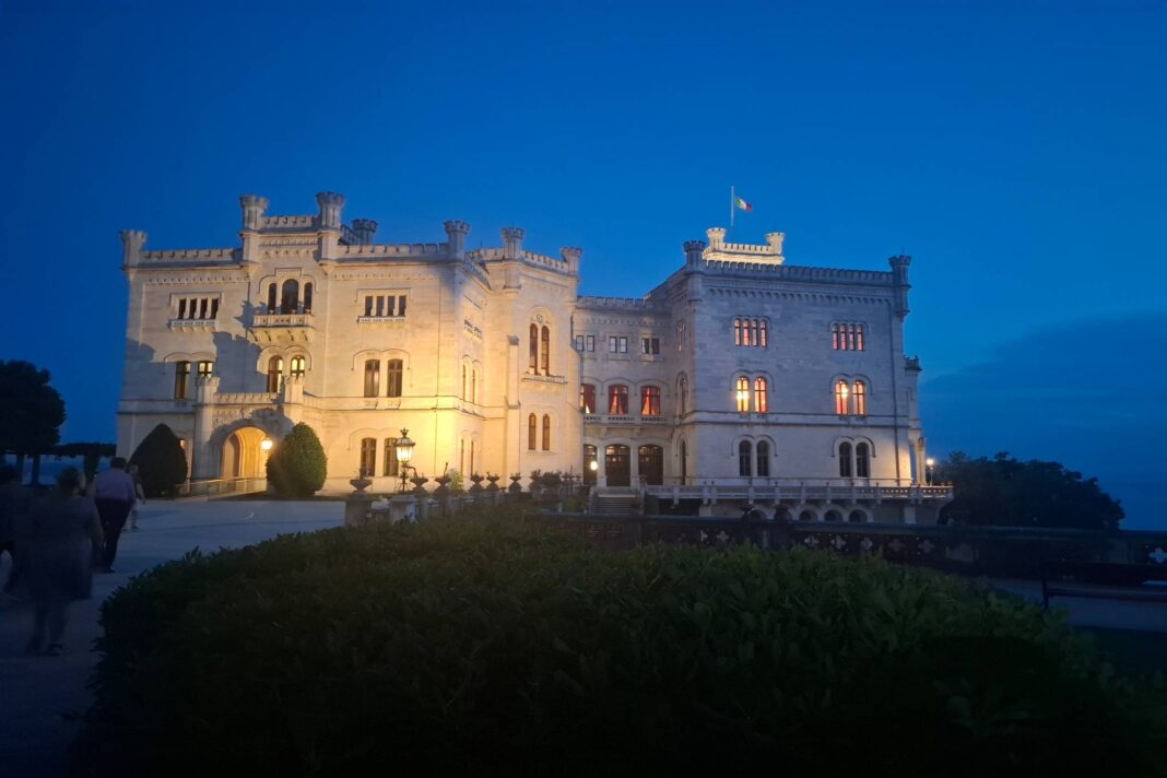 castello di miramare, Enrico Luttmann, Davide Calabrese, Maria Grazia Plos, Massimiliano d'Asburgo, Carlotta del Belgio, Agatha Christie