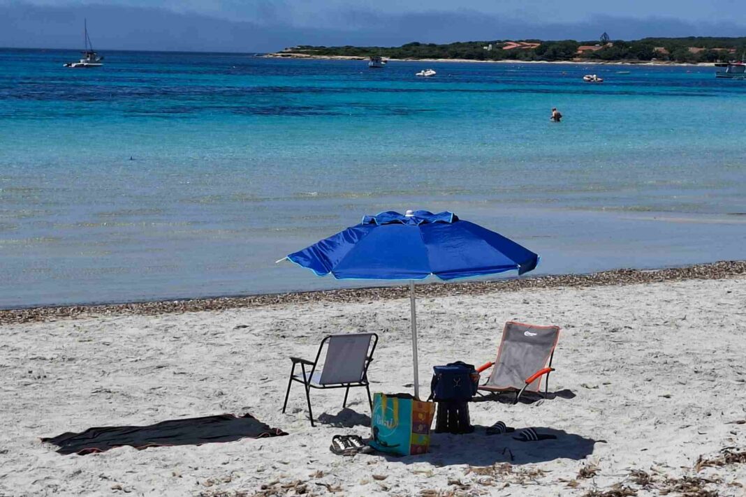 estate, sardegna, punta Molentis, ombrelloni, divieto, incendio doloso, tutela del territorio