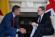 Starmer si dimette, Sanchez trema, Trump minaccia la Nato Starmer e Sanchez insieme nel 2025