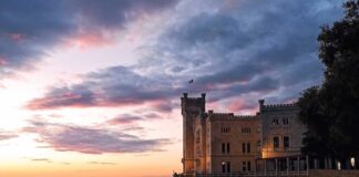 Il Castello di Miramare di Trieste al tramonto.
