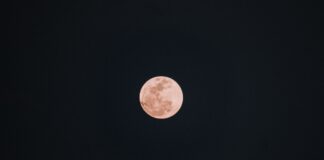 Il plenilunio estivo conosciuto come Luna delle Fragole