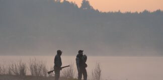 Cacciatori impegnati in una battuta di caccia