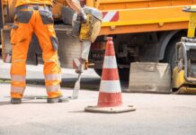 Lavori di manutenzione stradale in viale dei Campi Elisi, Trieste