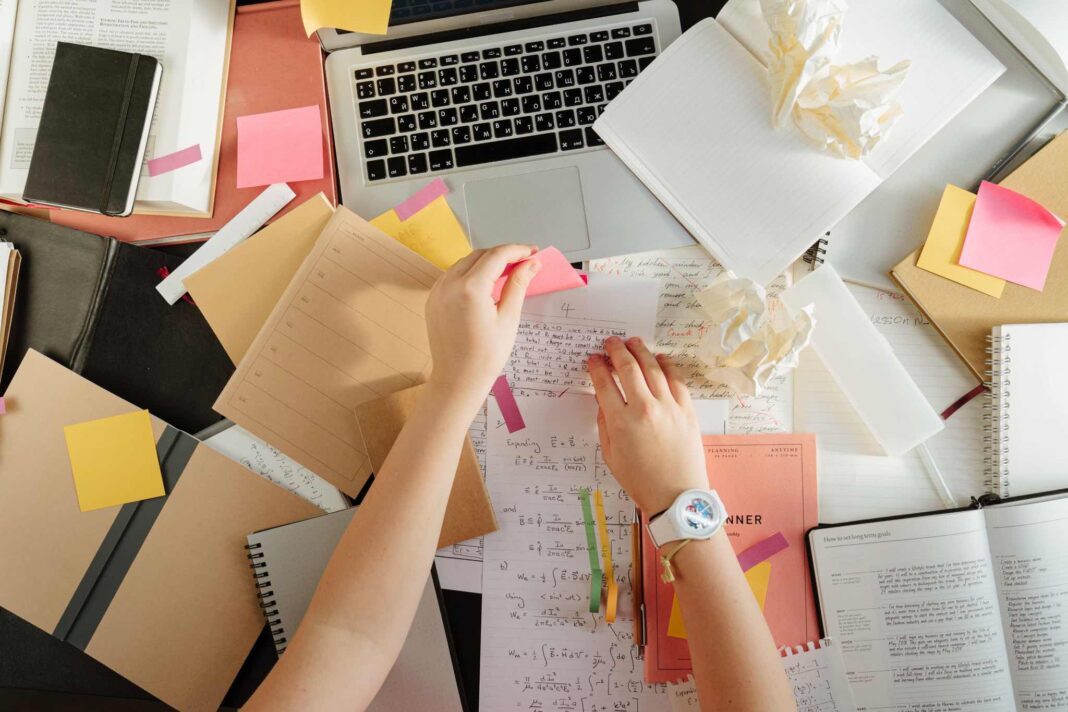 Gli appunti di una ragazza che si prepara all'esame di maturità 2026