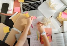 Maturità 2026: 5 errori da evitare prima dell’esame orale Gli appunti di una ragazza che si prepara all'esame di maturità 2026