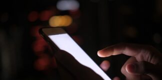 Truffa telefonica, cellulare acceso