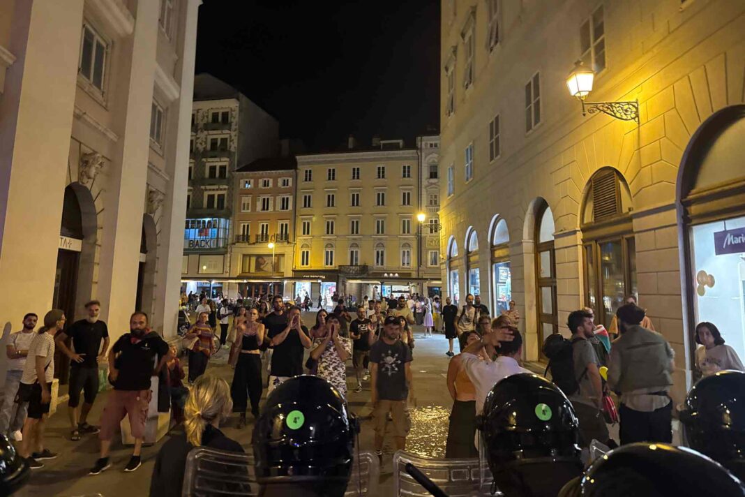Trieste, piazza Verdi, manifestazione pro Palestina, Israele, forze dell'ordine, concerto klezmer, ordine pubblico