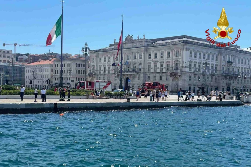 Trieste, Bacino San Giusto, Vigili del fuoco, Auto in mare, Capitaneria di Porto, Sommozzatori, Cronaca Trieste