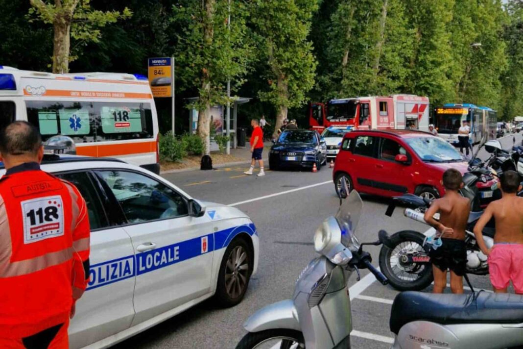 Barcola, Trieste, incidente stradale, Topolini, Fiat Panda, Audi, soccorsi