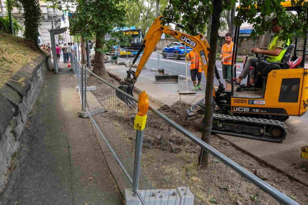 Trieste, trasporto pubblico locale, fermate autobus, pensiline, mobilità, barriere architettoniche, viale Miramare