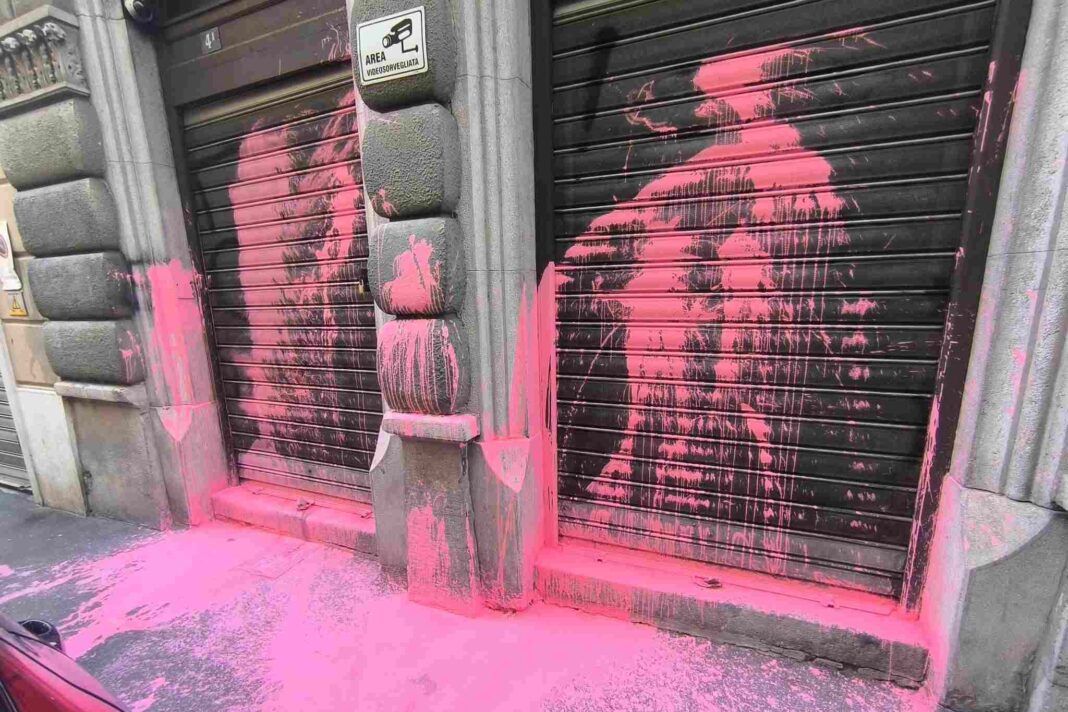 CasaPound Trieste, imbrattamento, via San Zaccaria, antifascismo, Claudio Scarpa, Fratelli d'Italia, cronaca Trieste