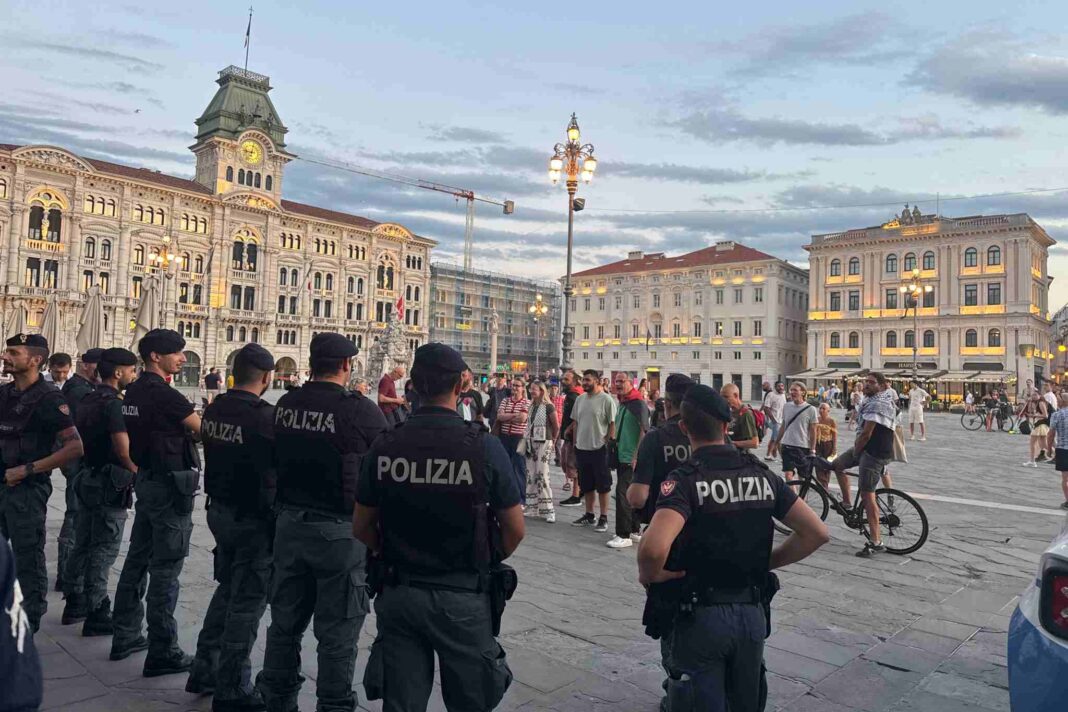 Trieste, piazza Verdi, protesta, Israele, Palestina, forze dell'ordine, concerto klezmer