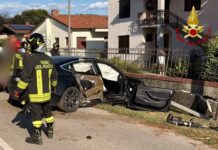 Gradisca d’Isonzo, incidente stradale, scontro frontale, auto elettrica, Vigili del fuoco, feriti, Carabinieri