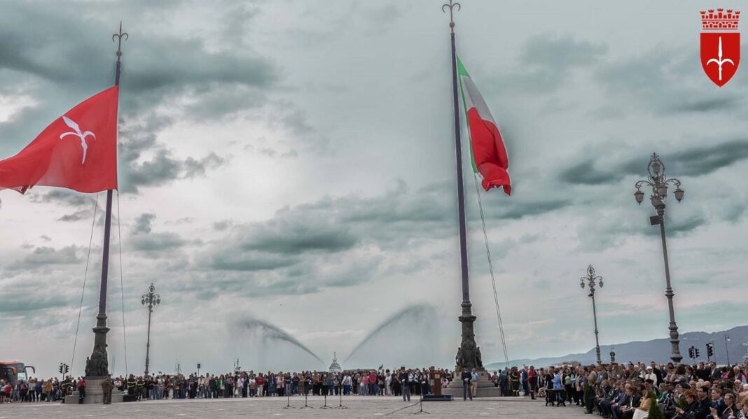 Piazza Unità d'Italia, Trieste, grandi bandiere, tricolore, Barcolana, Comune di Trieste, estate 2026