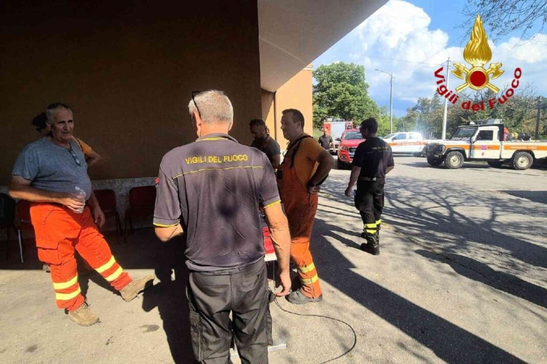 Monrupino, incendio boschivo, Carso triestino, Vigili del Fuoco, Protezione Civile, Corpo Forestale Regionale, elicottero antincendio