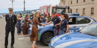 Morto in servizio a 39 anni, Trieste gli rende omaggio con il suono delle sirene Francesco Imprezzabile, Polizia Locale, Trieste, Prefettura di Trieste, Forze dell'Ordine, Milano, commemorazione