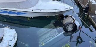 Sistiana, Duino Aurisina, auto in mare, incidente, Vigili del Fuoco, Guardia Costiera, cronaca Trieste
