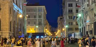 Saldi, buona la prima: si chiude la Notte dello shopping a Trieste VIDEO Notte dei Saldi Trieste, saldi estivi, Trieste, Confcommercio Trieste, shopping, negozi del centro, commercio locale