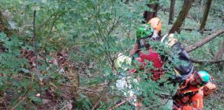 Scivola sul sentiero delle cascate: escursionista salvata con il verricello Montenars, Udine, escursionismo, Soccorso Alpino, elisoccorso, incidenti in montagna, sentiero delle cascate