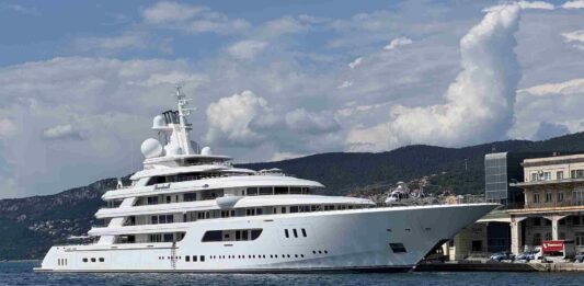 Trieste, yacht Boardwalk, Tilman Fertitta, ambasciatore USA, Rive di Trieste, Freedom 250, diplomazia americana
