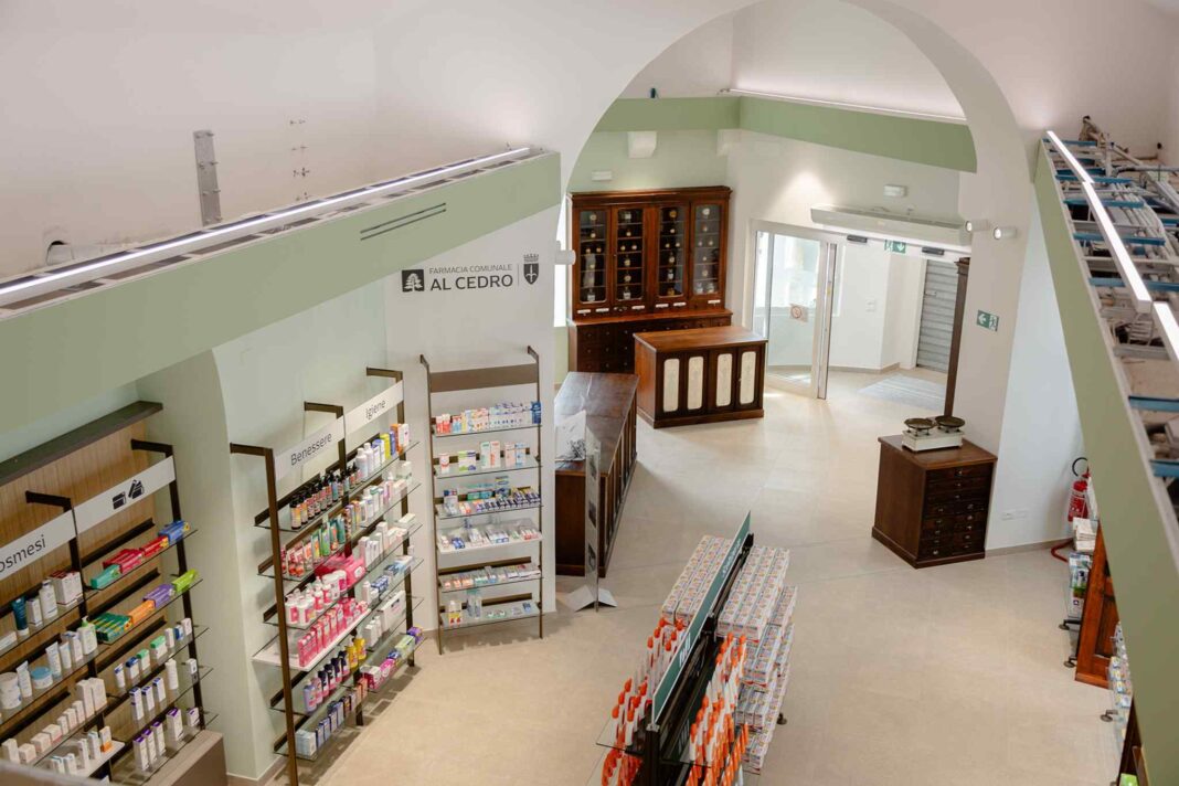 Farmacia Al Cedro, Trieste, Piazza Oberdan, Comune di Trieste, Farmacie comunali, Restauro, Sanità pubblica