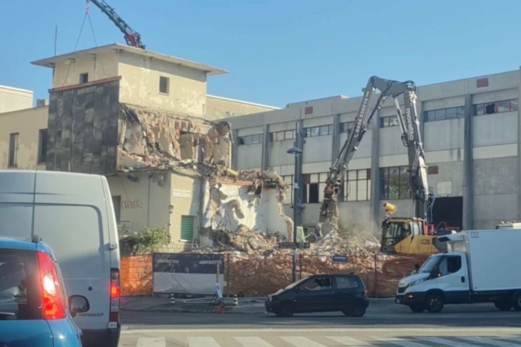 Trieste, ex Fiera Trieste, demolizioni, rigenerazione urbana, piazzale De Gasperi, cantiere, riqualificazione