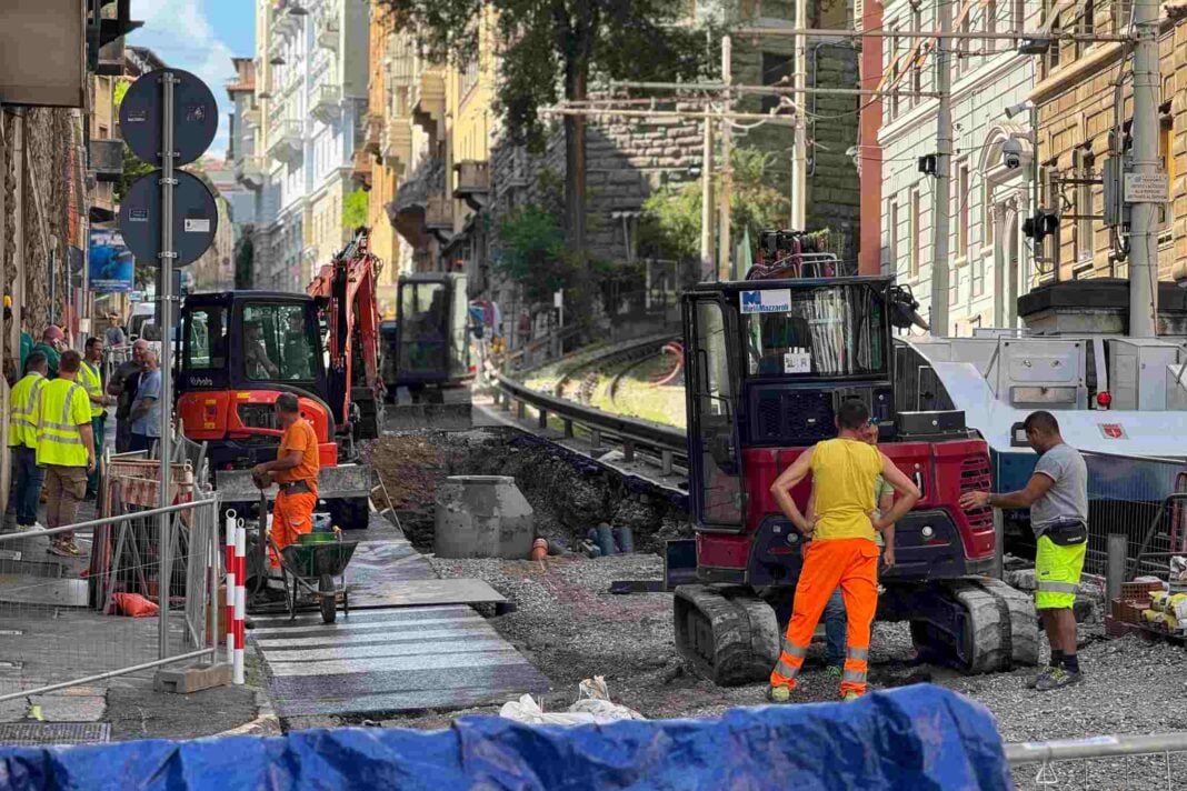 Trieste, via Commerciale, AcegasApsAmga, rottura tubatura, tram di Opicina, Scorcola, lavori sottoservizi