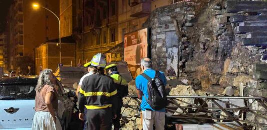 Trieste, via Giulia, via dello Scoglio, crollo muro, maltempo, vigili del fuoco, viabilità