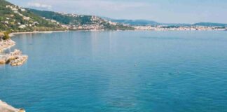 Vogue incorona Trieste: lo Sticco Mare entra tra i 18 beach club più esclusivi d’Italia Trieste, Sticco Mare, Vogue Italia, beach club, Friuli Venezia Giulia, Castello di Miramare, turismo