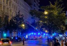 Incendio in pieno centro, vigili del fuoco in azione in via Battisti VIDEO incendio, Trieste, via Battisti, vigili del fuoco, centro città, cronaca, soccorsi