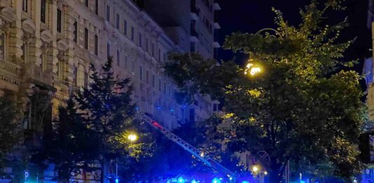 incendio, Trieste, via Battisti, vigili del fuoco, centro città, cronaca, soccorsi
