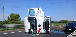 A4, Villesse, Palmanova, incidente stradale, tir ribaltato, traffico, Autostrade Alto Adriatico