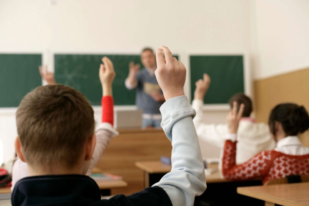 Alunni seduti in una classe; scuole in Friuli Venezia Giulia