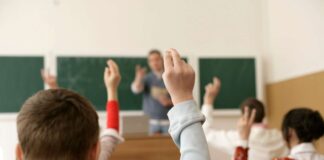 Alunni seduti in una classe; scuole in Friuli Venezia Giulia