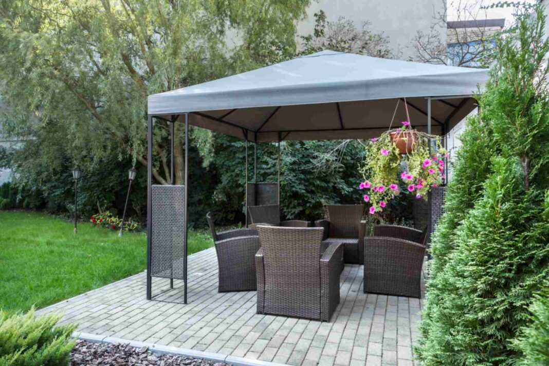 Foto di un padiglione da giardino (gazebo da giardino)